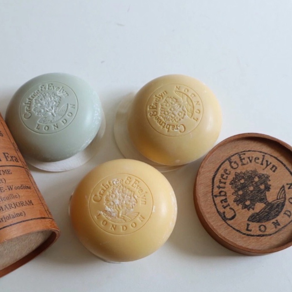Crabtree & Evelyn Soap Trio Wild Thyme Honeysuckle Sweet Marjoram Shakespeare - Picture 4 of 4